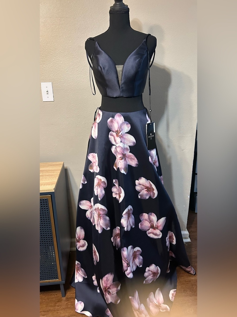 ALYCE Paris NWT Navy Floral Two Piece Prom Ball Gown Size 000